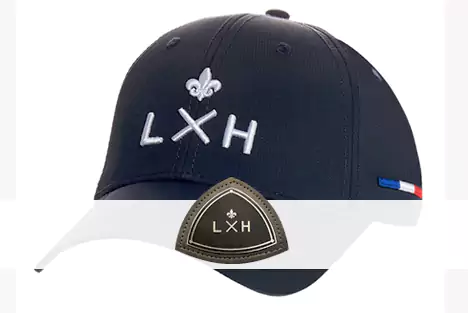 Casquettes avec le logo LXH dans les boutiques de Rennes, Nantes et Vannes.