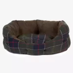 Doté d'un extérieur en tartan de laine, ce lit pour chien Barbour a une doublure en faux suède.