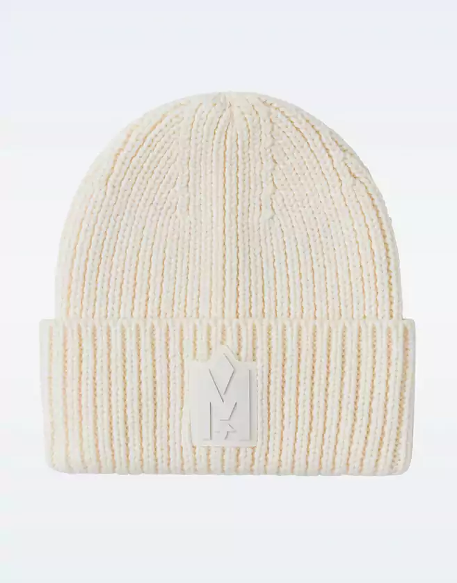 Le bonnet en tricot fait main JUDE-MZ est fabriquée dans une laine mérinos ultra-chaude. Un logo en silicone ton sur ton sur son revers.