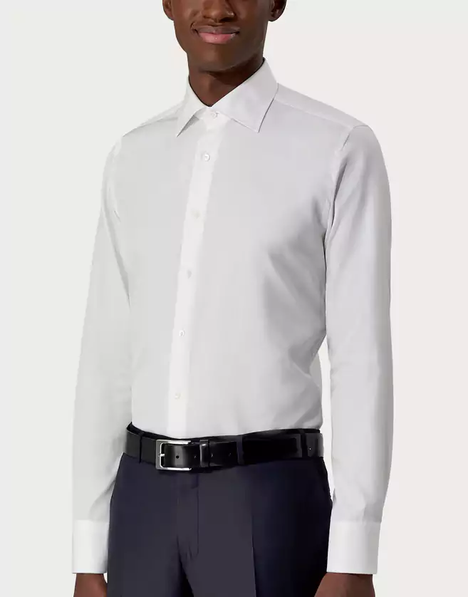 Cette chemise Canali en coton à col semi-ouvert vous conférera du style et de l’élégance. Un vêtement incontournable pour l'homme chic et moderne, qui recherche un look soigné.