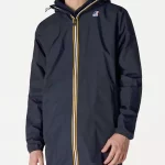 Manteau coupe-vent K-way long et imperméable. Une forme droite avec un look urbain.