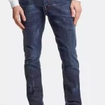 Le jean Dsquared2 cinq poches modèle « Skater » à la coupe slim est idéal pour créer des tenues de style différent.
