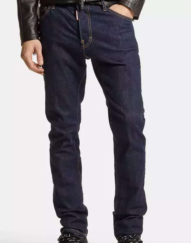 Ce jeans Dsquared2 coupe slim « Cool Guy » s’adapte à différentes tenues.