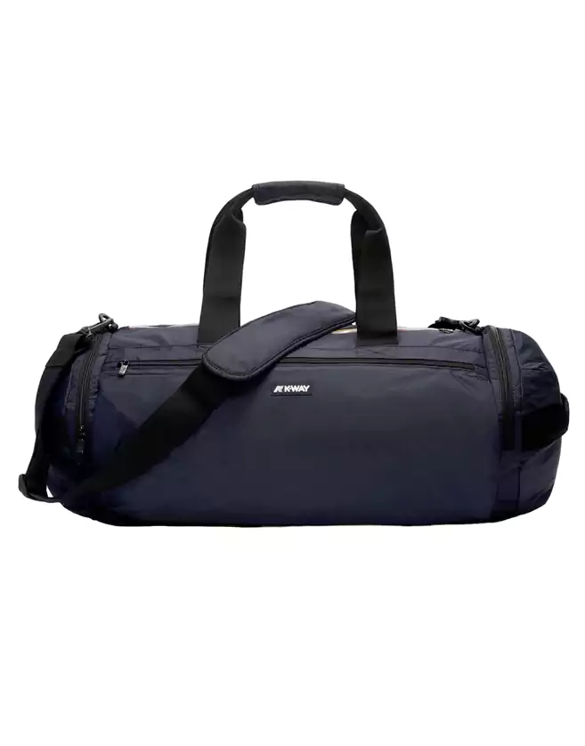 Ce sac de voyage ou de sport K-way est conçu dans un nylon léger. Il possède une bandoulière et des brides poignet.