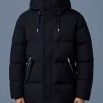 Veste Mackage en duvet léger dotée d'un extérieur Nordic Tech imperméable, déperlant et respirant.