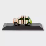 La voiture miniature « Mini » Paul Smith moulée sous pression avec motif "Signature Stripe".