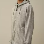 Ce sweatshirt CP Company à capuche pour homme présente une fermeture zippée sur toute la longueur.