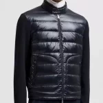 Confortable en toute saison, ce cardigan Moncler en laine ultra-fine pour homme est agrémenté d'un rembourrage en duvet sur le devant.