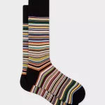 Ces chaussettes Paul Smith multicolores sont ornées de le « Signature Stripe ». Elles sont dotées d'un talon et de bouts noires. Fabriquées en Grande-Bretagne à partir d'un doux mélange de coton.